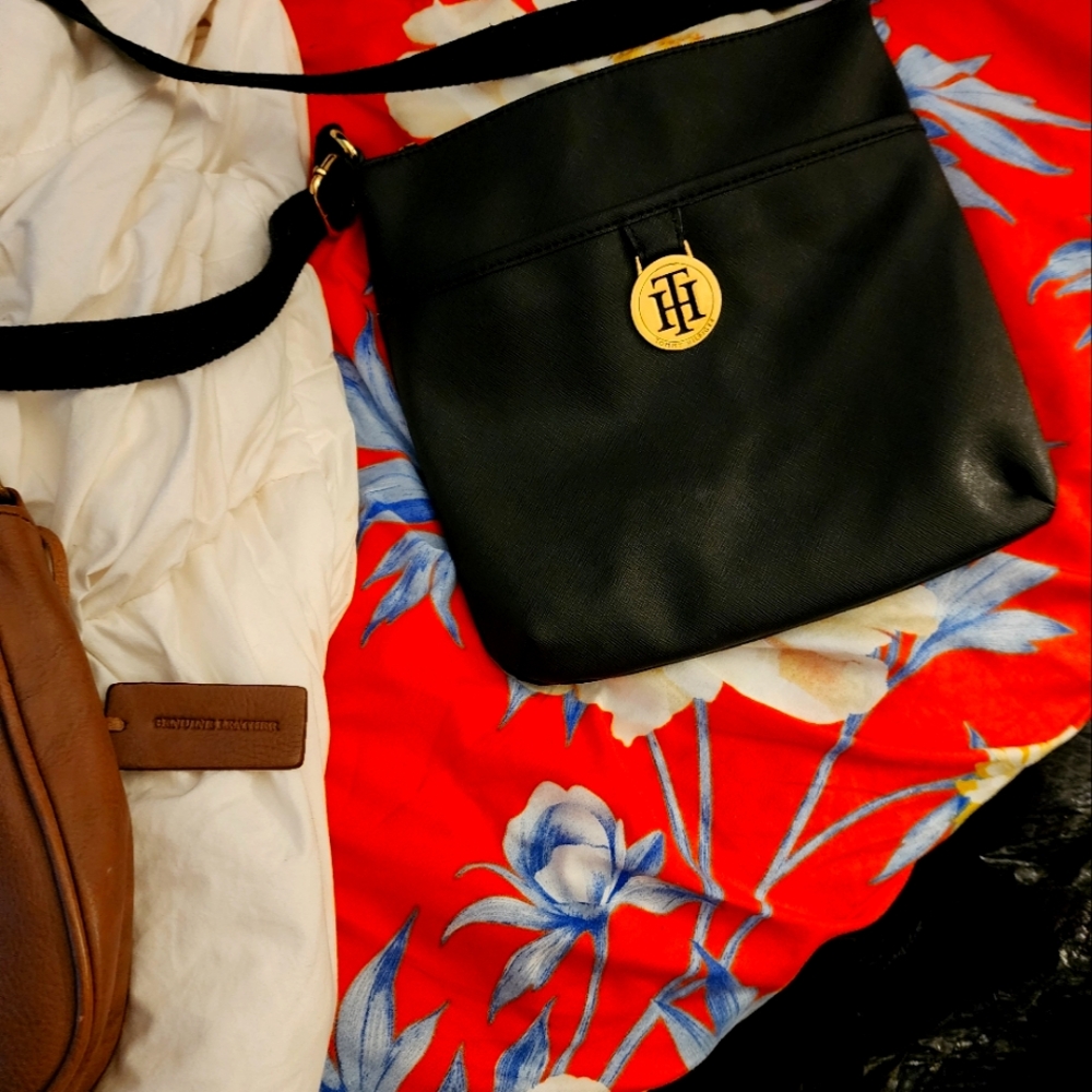 Tommy Hilfiger crossbody purse